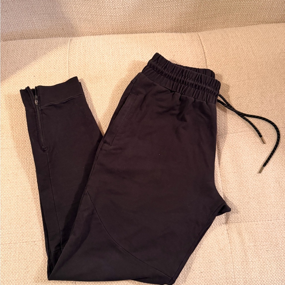 Alphalete Men's Dark Joggers with Elastic Waistband